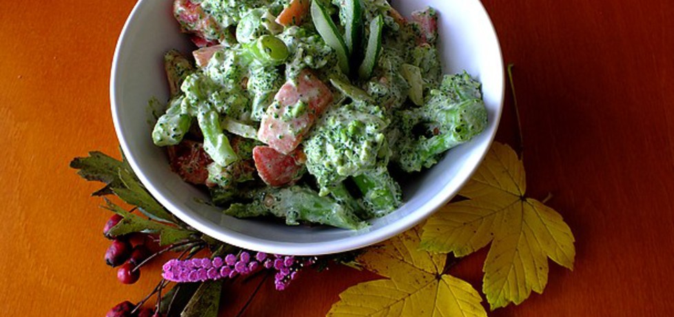 Brokułowa sałatka do obiadu (autor: mysiunia)