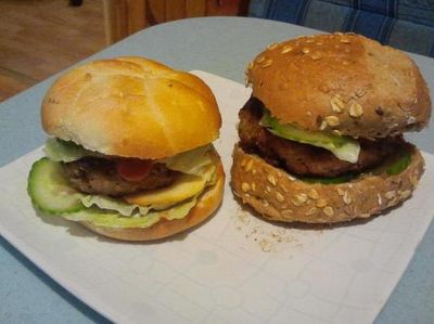 Hamburger ze sznycelkami obiadowymi