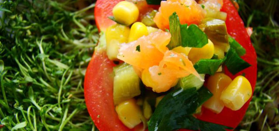 Pomidor nadziewany łososiem i warzywami (autor: iwa643 ...