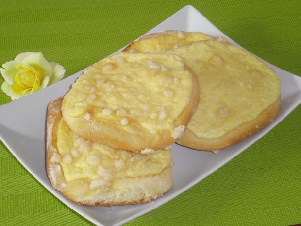Drożdżówki z serem przepis