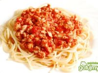 Przepis  makaron z sosem pomidorowo-mięsnym przepis