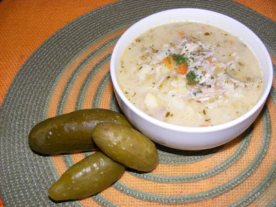 Zupa ogórkowa z ryżem i ziemniakami