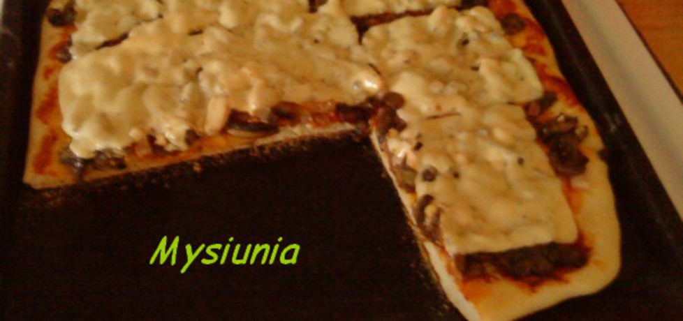 Pizza z serem w plasterkach i szynką (autor: mysiunia ...