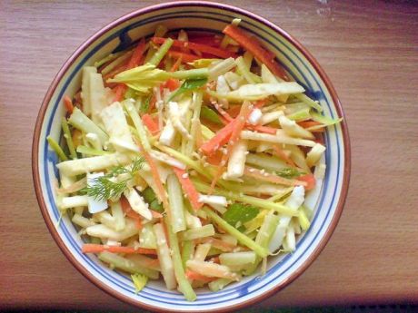 Przepis  sałatka z warzywami i sezamem przepis
