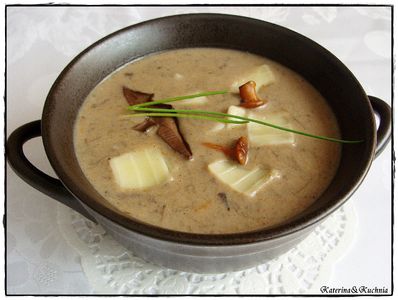 Kremowa zupa grzybowa z łazankami
