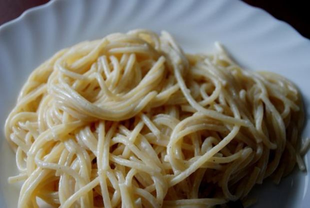 Przepis  spaghetti serowo-pieprzne przepis