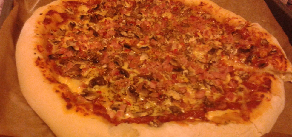 Pizza z serowym brzegiem (autor: wwwiolka)