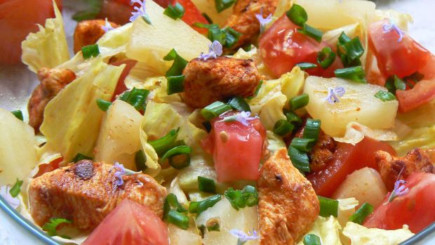 Przepis  sałatka z kurczakiem i ananasem przepis