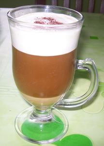 Kawa trójkolorowa z likierem