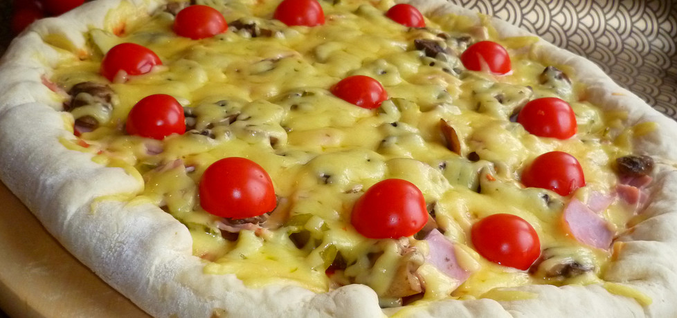 Pizza z serowym rantem (autor: marta-ryzek