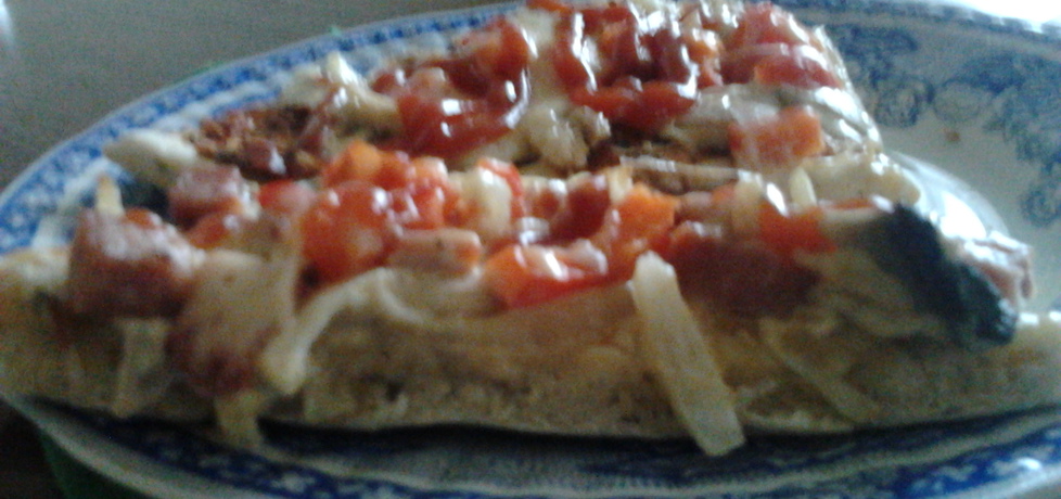 Pizza z wędzoną szynką i papryką (autor: joanna16 ...