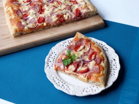 Przepis  pizza z ziołami i suszoną cebulą przepis