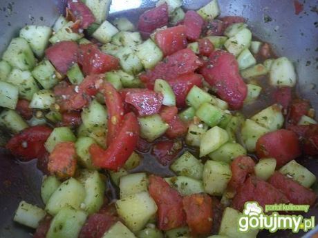 Przepis  surówka do obiadu ogórek-pomidor przepis
