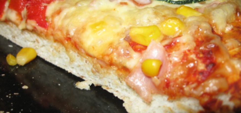 Pizza dla zgłodniałych na grubym cieście (autor: pola5 ...