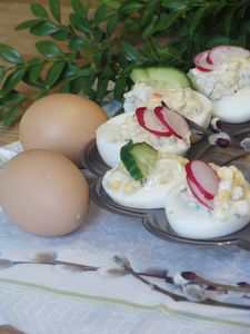 Jajeczka z sałatką