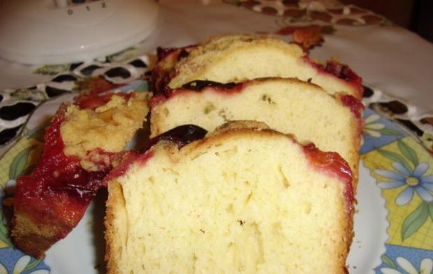 Przepis  miodowo drożdżowe ciasto ze śliwkami przepis