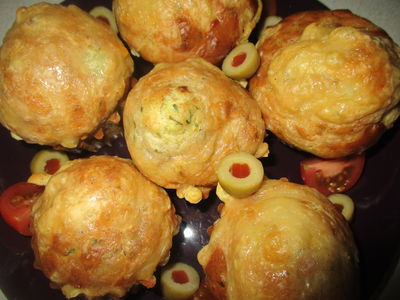 Wytrawne muffinki z szynką, serem i koperkiem