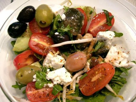 Przepis  salatka z oliwkami i feta oraz soja przepis