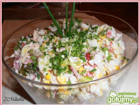 Przepis  sałatka z ryżem i salami przepis