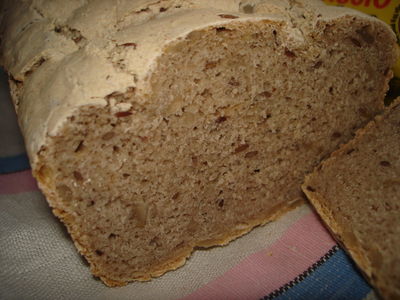 Chleb gryczany z ziarnami