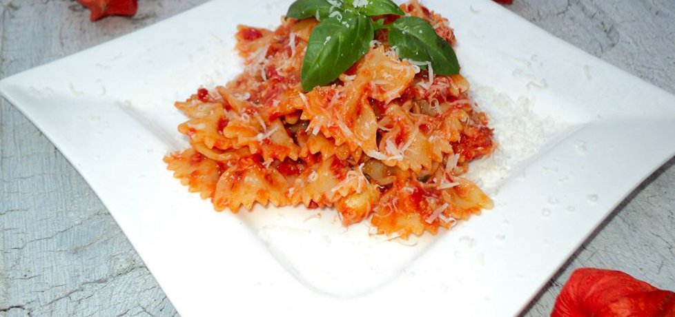 Pasta pomidorowa z kaparami (autor: anna133)
