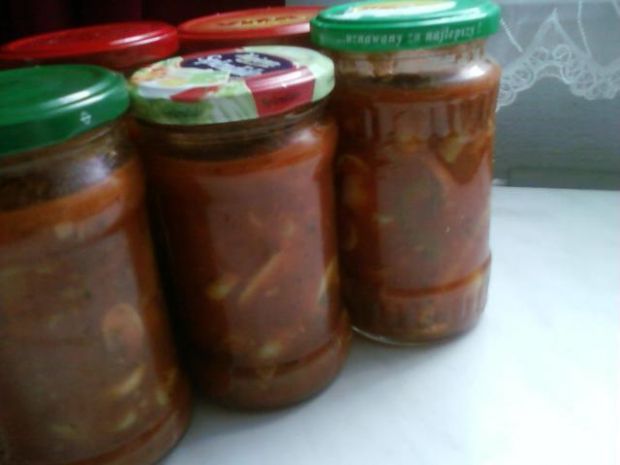Przepis  sos pomidorowy z fasolką i pieczarkami przepis