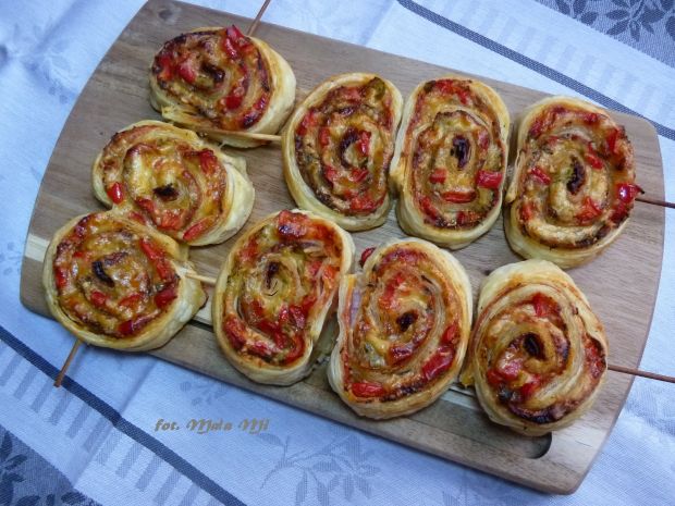 Przepis  rollsy pizzowe w cieście francuskim przepis
