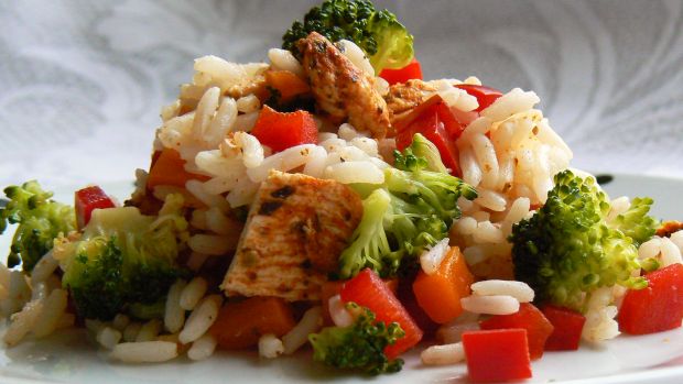 Przepis  kurczak z ryżem i warzywami na parze przepis