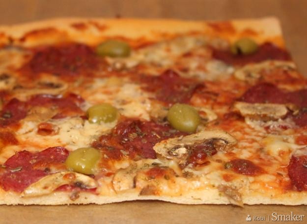 Domowa pizza peperoni