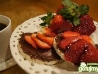 Przepis  wafle z czekoladą o truskawkami przepis