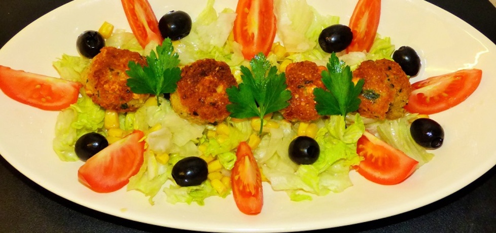 Warzywna salatka z kotletami z ciecierzycy (autor: patrycja33 ...