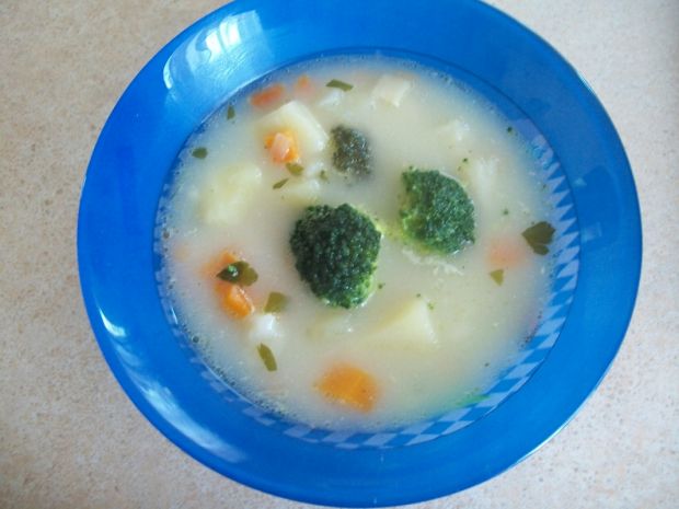 Przepis  zupa warzywna z brokułem i zacierkami przepis