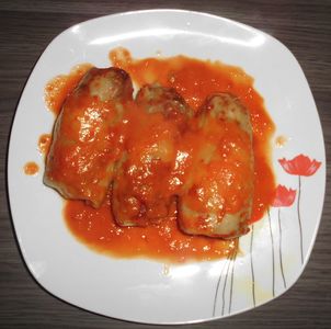 Gołąbki z piekarnika w sosie pomidorowym