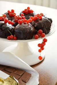 Muffiny kakaowe z czerwoną porzeczką (bez jajek)