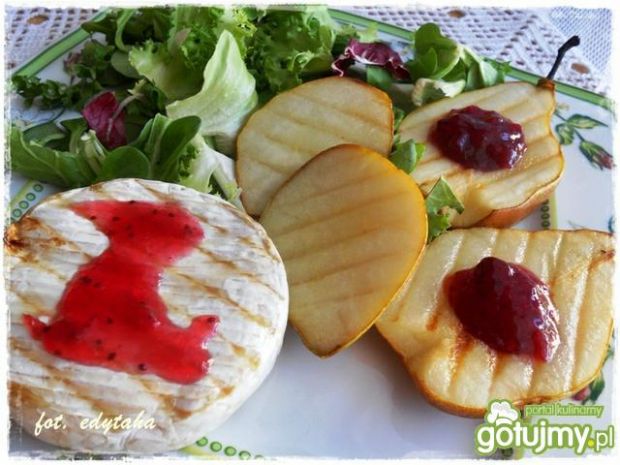 Przepis  grillowany camembert z gruszką przepis