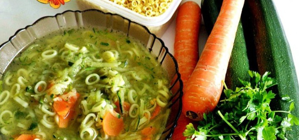 Zupa minestrone z cukinią i ziołami (autor: habibi)