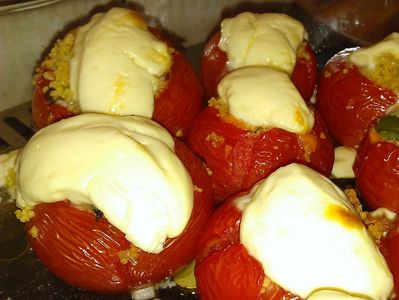 Pieczone pomidory z kuskusem pod mascarpone