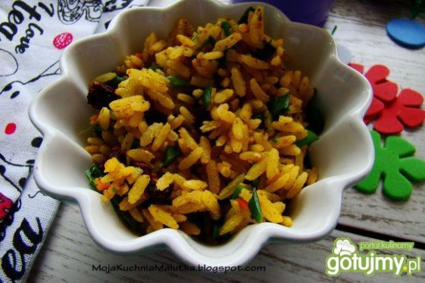 Przepis  ryż z curry i suszonymi pomidorami przepis