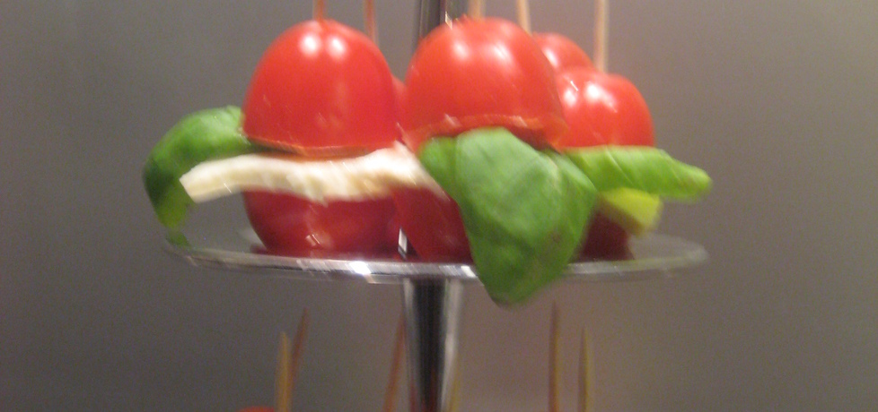 Nadziewane pomidorki koktajlowe. (autor: jakob)