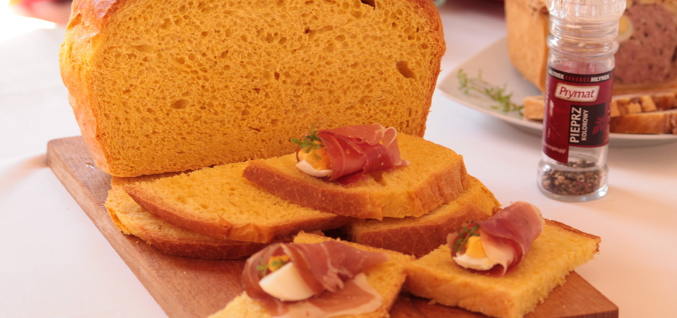 Tradycyjny włoski chleb wielkanocny (serowy) (autor: iwonadd ...