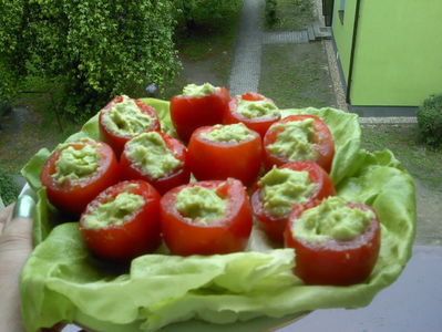 Pomidorki faszerowane awokado