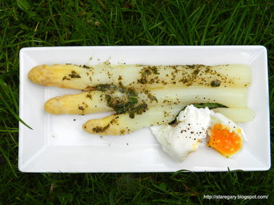 Białe szparagi z sosem miętowo maślanym