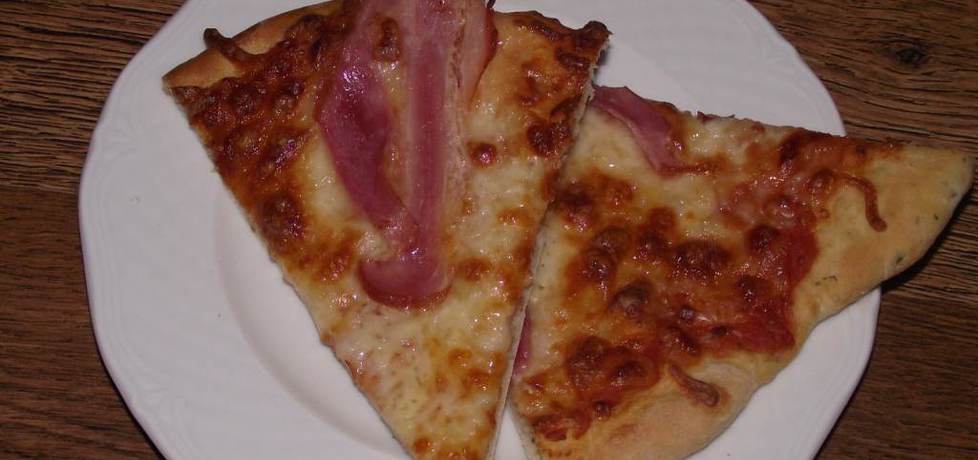 Ziołowa pizza z serem i boczkiem (autor: konczi)
