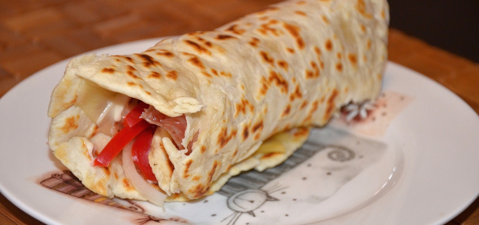 Tortilla z serem mozarella, salami i papryką (autor: asik32 ...