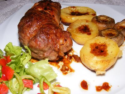 Rolady z karkówki pieczone z ziemniakami