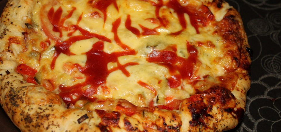 Pizza z serowymi bokami (autor: mela25)