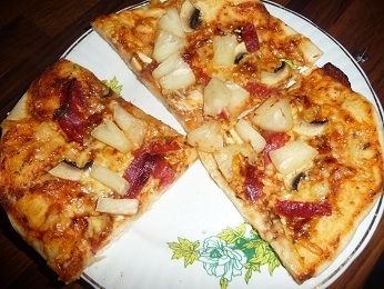 Przepis  pizza z salami i ananasem przepis