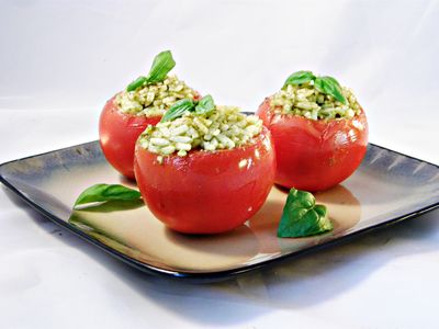 Pomidory faszerowane risi z pesto genovese