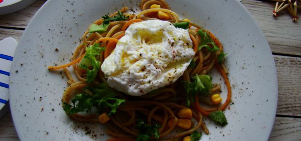 Spaghetti z kukurydzą i jajkiem w koszulce (autor: iwa643 ...