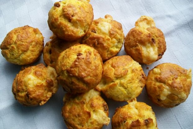 Przepis  wytrawne muffinki z serem i kabanosami przepis
